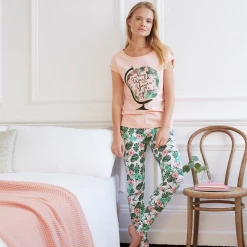 Avon Cosmetics Fashion World Is Yours To Explore PJs